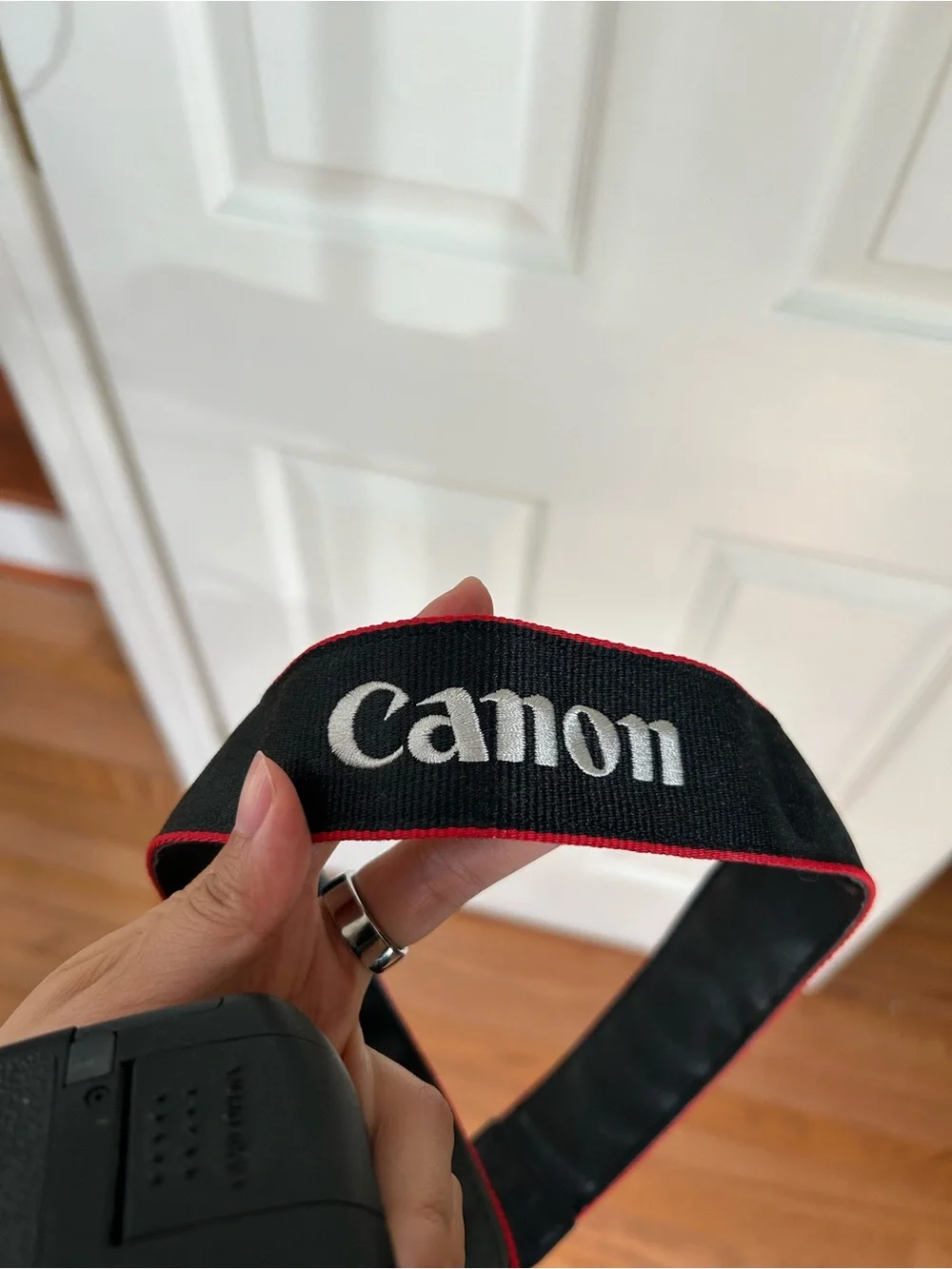 CANON T5I + 18-55MM LENS + STRAP + CHARGER BUNDLE